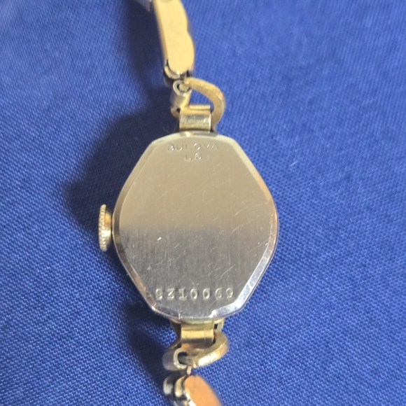 Bulova Women's Gold Watch Vintage - Picture 3 of 4